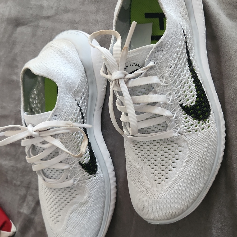 Nike White and Black Knit Sneakers - Picture 2 of 6
